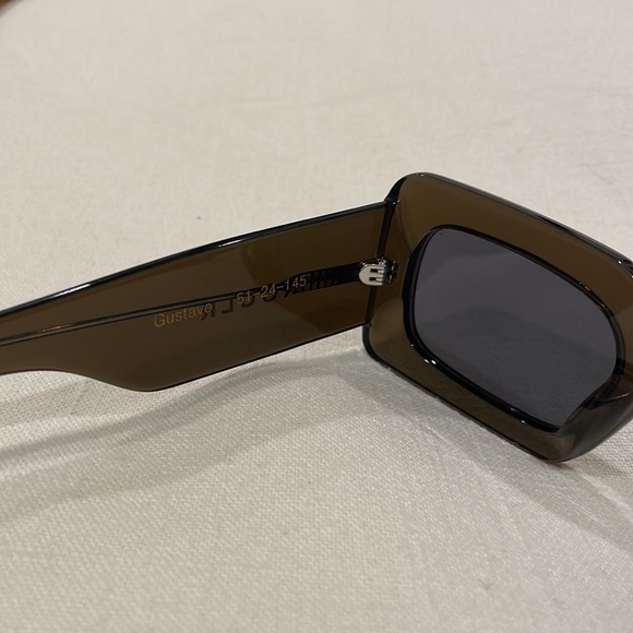 Circulr Gustavo Sunglasses - NWT - never worn - trendy rectangle frame! - Picture 5 of 9